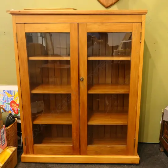 LG WOODEN DISPLAY CABINET 1025x360x1310mm