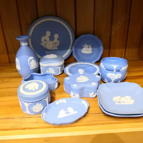 BOX LOT OF WEDGWOOD BL/WH BASE RELIEF CHINA INCLUDING SMALL DISHES PLATE VASE AND JEWELLERY BOXES.
