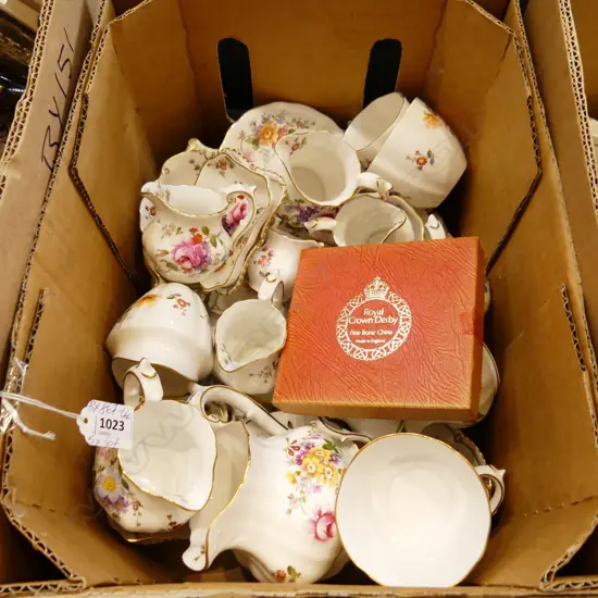 LARGE QUANTITY ROYAL CROWN DERBY BONE CHINA ITEMS. JUGS PLATES DISHES  