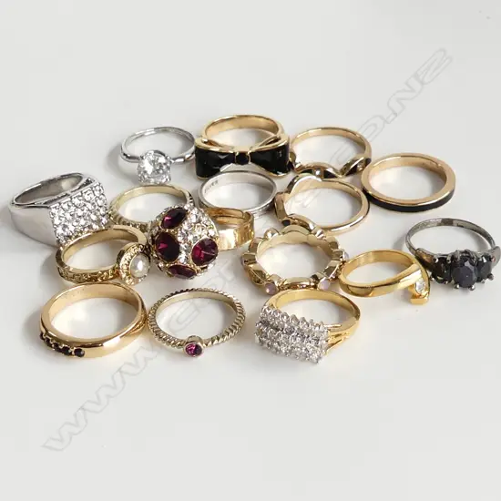 16 COSTUME RINGS