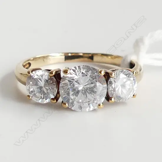 9CT & CZ RING 2.5 GRAMS  SIZE Q