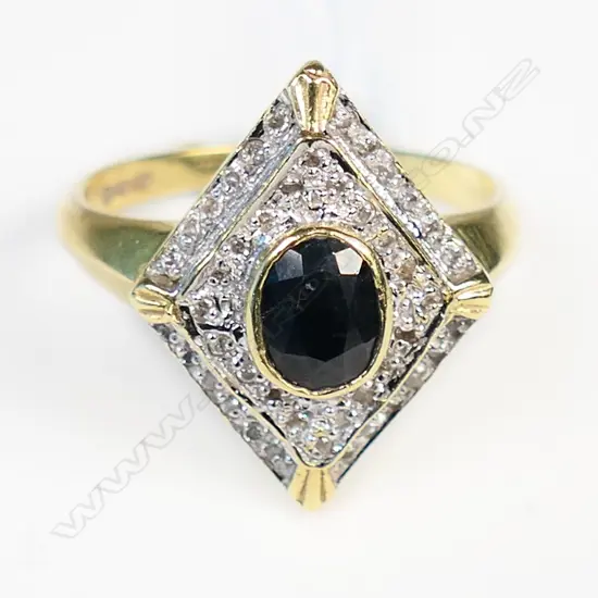 9CT GOLD SAPPHIRE & DIAMOND RING diamond shape top 6.5gms