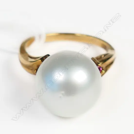 9ct YELLOW GOLD LARGE PEARL & SMALL RUBY RING 4.87gms