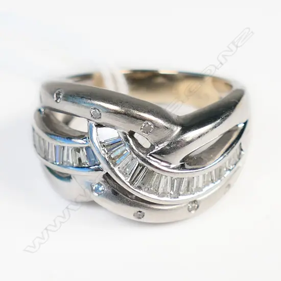 18CT WHITE GOLD BAGUETTE DIAMOND  RING 11.5gms