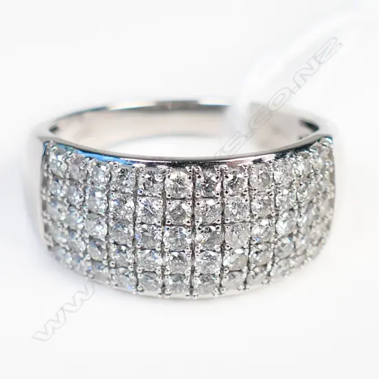 10CT WHITE GOLD DIAMOND CLUSTER RING 4.43gms