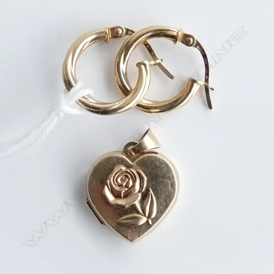 PAIR OF 9CT EARRINGS AND 9CT HEART LOCKET 1.75 G