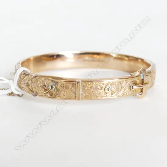 GOLD PLATE SNAP BRACELET, BUCKLE DETAIL, DENTED