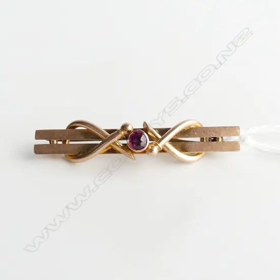 N.Z MADE 9CT BAR BROOCH WITH RUBY? 2.52 GRAMS