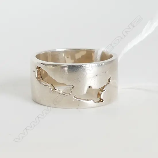 STERLING SILVER NZ SILHOUETTE RING 10.6 GRAMS