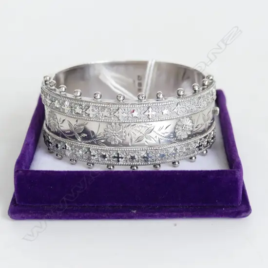 VICTORIAN ST SIL BANGLE w FLORAL DECORATION, BIRMINGHAM 1885, W.34.4gm