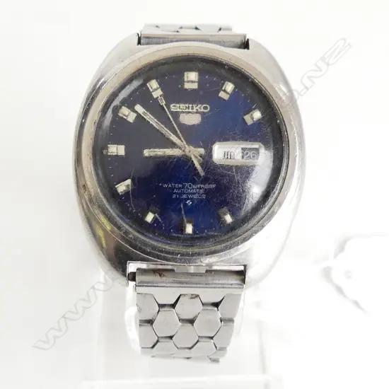 SEIKO MENS SILVER WATCH (FACE SCRATCHED)