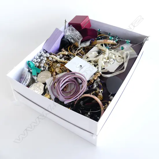 LG BOX ASST. COSTUME JEWELLERY