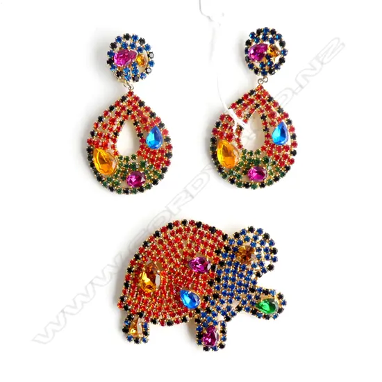 VINTAGE ESCADA COLOURFUL DIAMANTE SET; PR CLIP ON EARRINGS L.95mm & TURTLE BROOCH W. 100mm