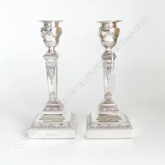 PAIR OF GEORGIAN STYLE SILVER PLATE CANDLESTICKS H.220mm