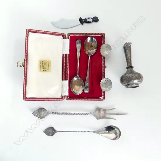 STERLING SILVER BOXED SPOONS (33GMS) LONG TWISTED FORK & SPOON CARD HOLDERS ETC 
