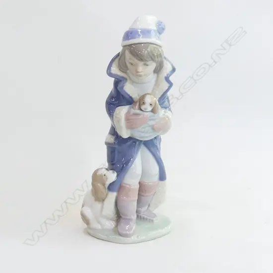 LLADRO #6019 'FRIDAYS CHILD' GIRL w. PUPPY H.180mm w. BOX