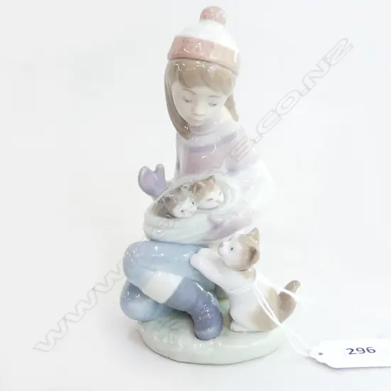 LLADRO #6020 'FRIDAYS CHILD' GIRL w. KITTENS H.145mm w. BOX