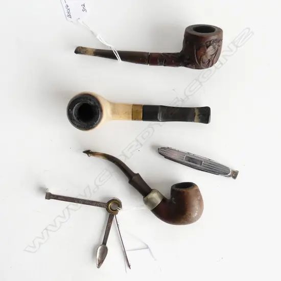 3 VINTAGE PIPES & 2 PIPE TOOLS, 1 PIPE CARVED WOOD