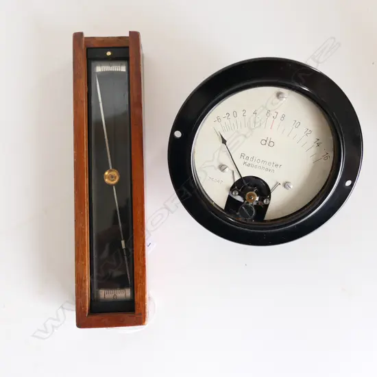 2 ITEMS, 1 WWI ARTILLERY TROUGH COMPASS IN WOODEN BOX, 1 DANISH RADIOMETER - EARLY MED RADIATION METER