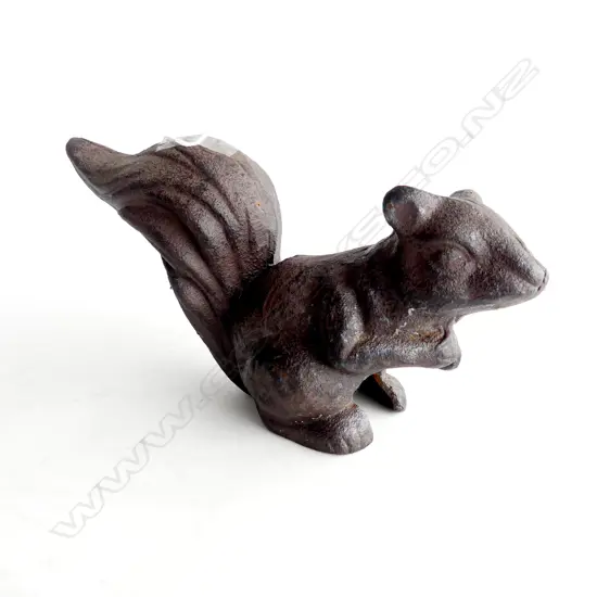 CAST IRON SQUIRREL W.210mm