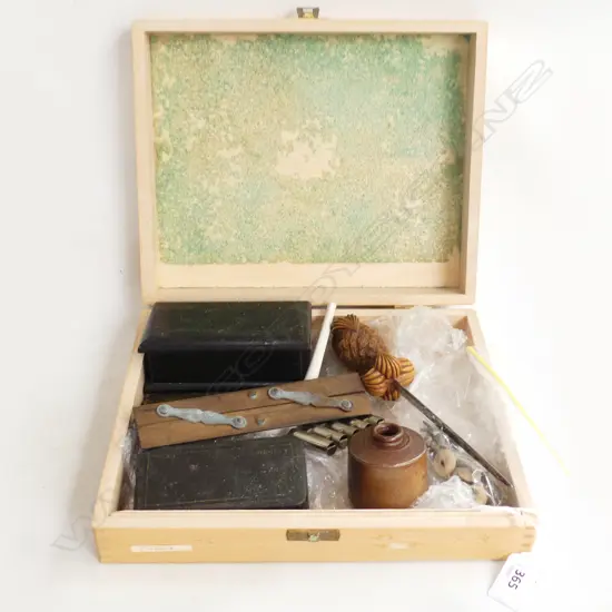 SMALL WOODEN BOX W290MM & CONTENTS 10 VINTAGE COLLECTABLES