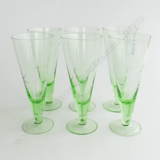 SET OF 6 VINTAGE GREEN COCKTAIL GLASSES WITH ETCHED FLORAL DECORATION, H. 18CM