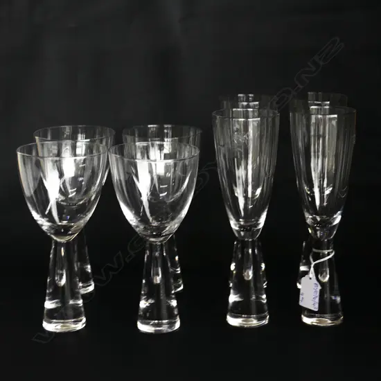 8 HEAVY BASED DRINKING GLASSES; 4 WINE H.185mm, 4 CHAMPAGNE FLUTES H.220mm
