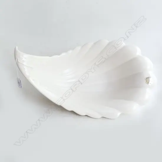 NZ CRAFTED WHITE POTTERY FLORAL DISH L420MM