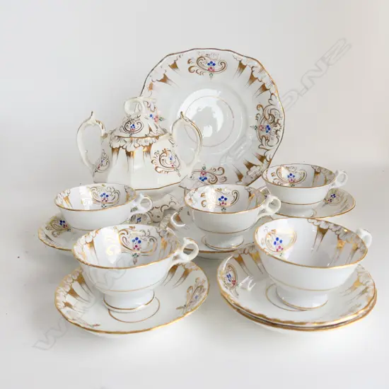 ENG CHINA TEACUPS WITH GOLD DETAIL, 5 CUPS, 6 SAUCERS,1 PLATE & LIDDED CONTAINER