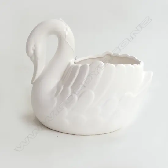 WHITE CERAMIC SWAN PLANTER H.220mm