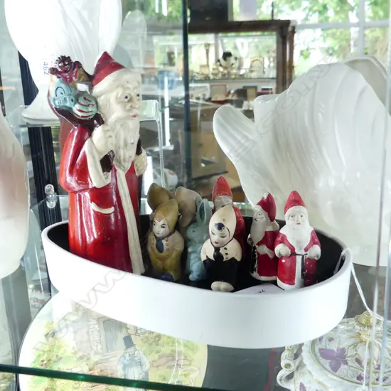 C/LYNN DISH DIA 260MM & 9 SPARTAN SANTAS  CHILDREN & RABBIT H80MM...