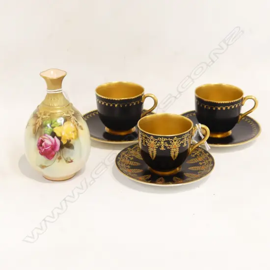 4 PCES ROYAL WORCESTER; BLUSH VASE H.100mm + 3 BLACK / GOLD C/S
