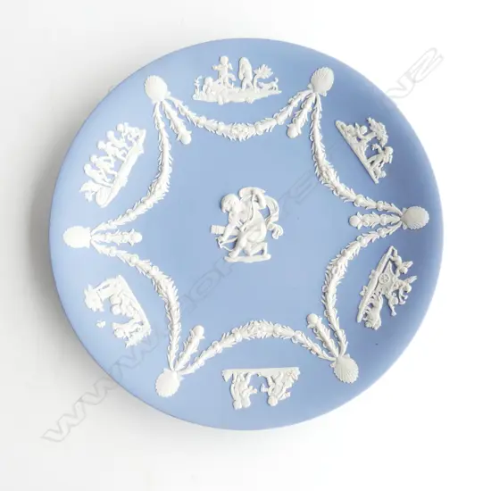 WEDGWOOD JASPER WARE CABINET PLATE WITH CHERUBS D. 22CM