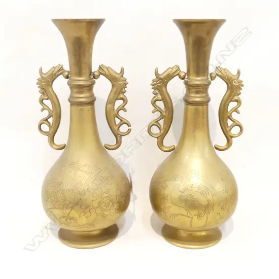 PAIR OF HEAVY CHINESE BRASS VASES WITH DRAGON HANDLES AND ENGRAVED DECORATION H.400mm