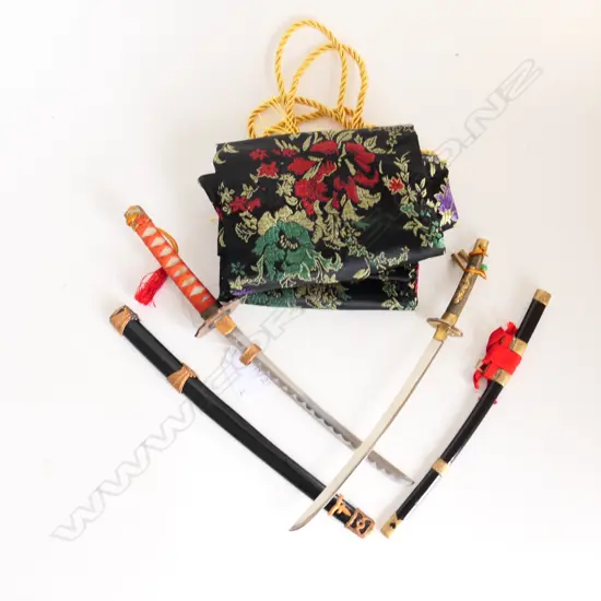 2 VINTAGE JAPANESE MINIATURE DOLLS KATANA SWORDS L.310 / 250mm