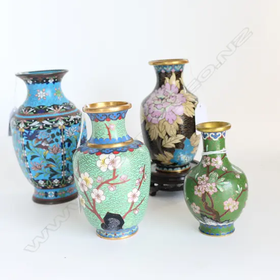 4 ORIENTAL CLOISONNE VASES, VARIOUS SIZES, 1 W STAND