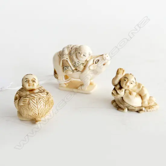 3 JAPANESE IVORY NETSUKE; OXEN RIDER, MAN w. ANIMAL, MAN w. BASKET W.50mm
