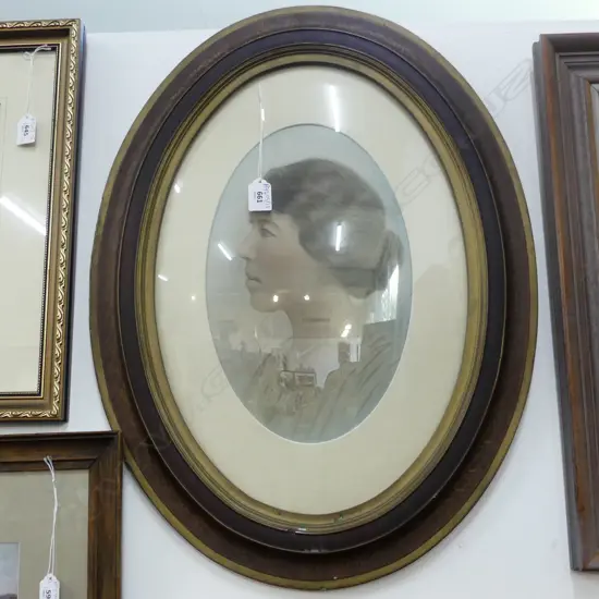 EARLY 20thC OVAL WOMANS PORTRAIT 630x480mm overall