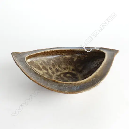 JIM GREIG ELIPTICAL BOWL incised mark L.203mm