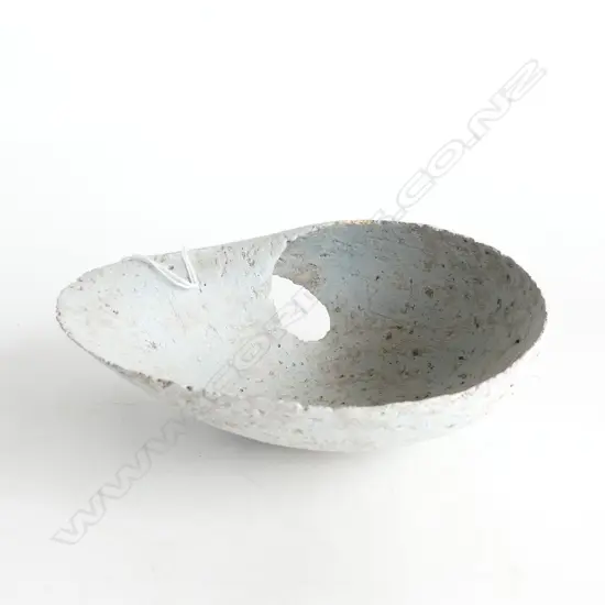RICK RUDD Mobius pale blue Earthenware Twist bowl L.170mm. Minor fritting