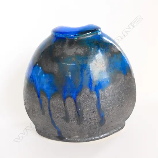 TOBY STAFFORD NZ STUDIO POTTERY OVOID VASE BLACK & BLUE H.200mm