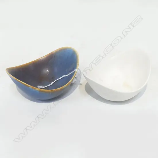 2 X Gunnar Nylund Rorstrand Sweden Ceramic Elliptical Bowls L.100mm white & blue ARO MCM