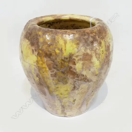 BRIAR GARDNER NZ POTTERY OVOID VASE MOTTLED GLAZE incised signature H.153mm.