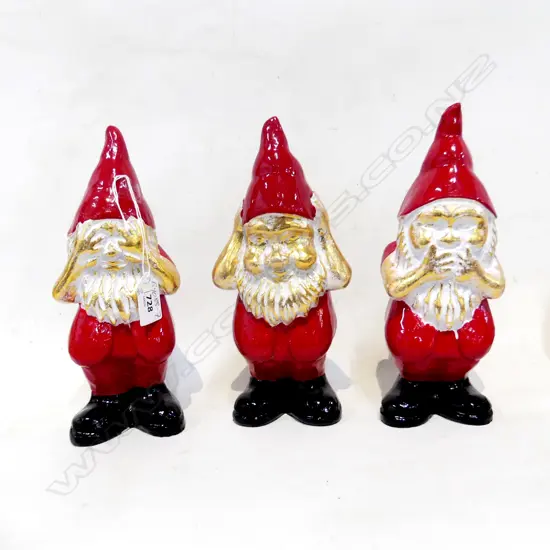 3 SANTA CLAUSES hear no see no speak no evil