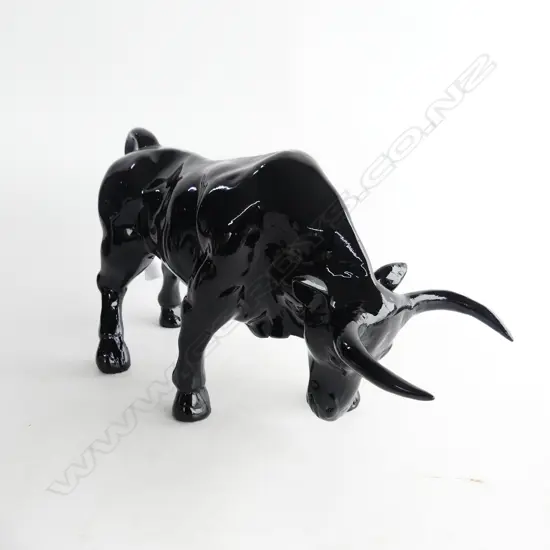 BLACK PLASTIC BULL L.390mm horns repaired