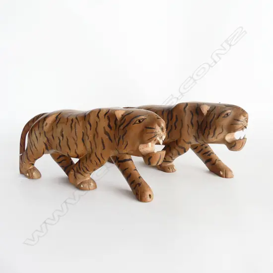 PR CARVED & PAINTED HARDWOOD TIGERS 1 TOOTH MISSING L370MM
