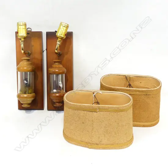 PR WOOD FRAMED HUNTING DOG WALL LIGHTS W shades