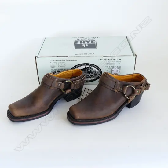 PR FRYE (USA) WOMEN'S 'TAN MULE CLOG' SHOES size 8 1/2 M(medium) as new in box