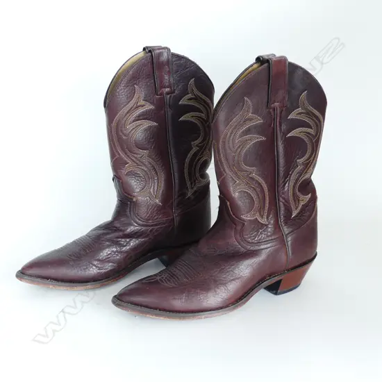 PR WOMEN'S COWGIRL BOOTS stitched brown leather size 8 1/2 to 9 in gd cond. but worn. Made in Mexico