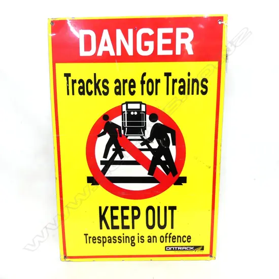 NZ RAILWAY DANGER SIGN, 400X610MM